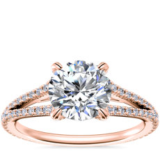 Anillo de compromiso de diamantes con cuerpo dividido en oro rosado de 18 k